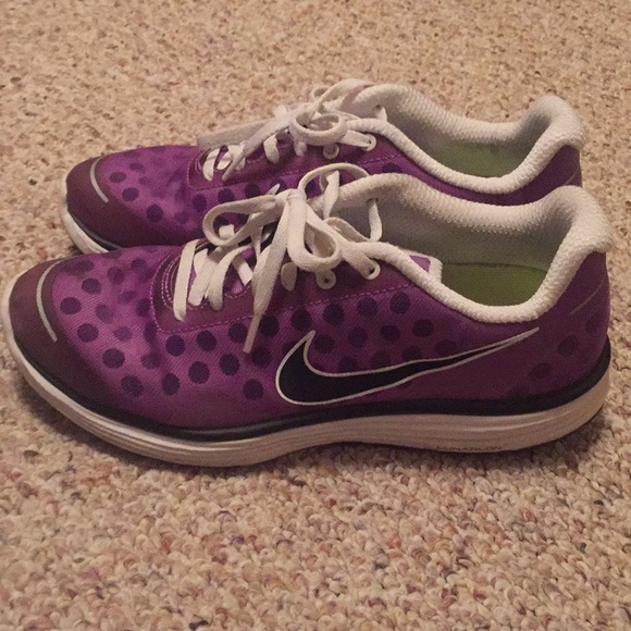 Nike Tennis Shoes - Picture 3 of 6
